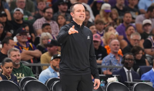 kaiyun-背靠背对阵独行侠！奥特：会评估球员情况决定是否安排轮休