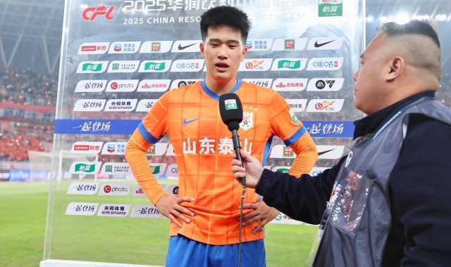 开云体育下载网址-银哨阻梅开，铁血铸核心！后卫彭啸：山东泰山太子的U23封神之路