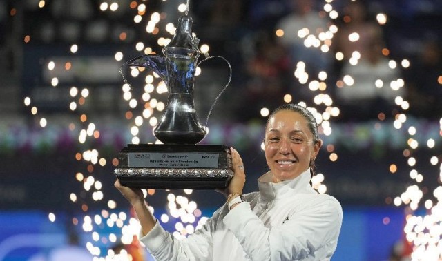 佩古拉迪拜夺冠再传当官喜讯，袁悦送双蛋被调侃想提前庆元宵