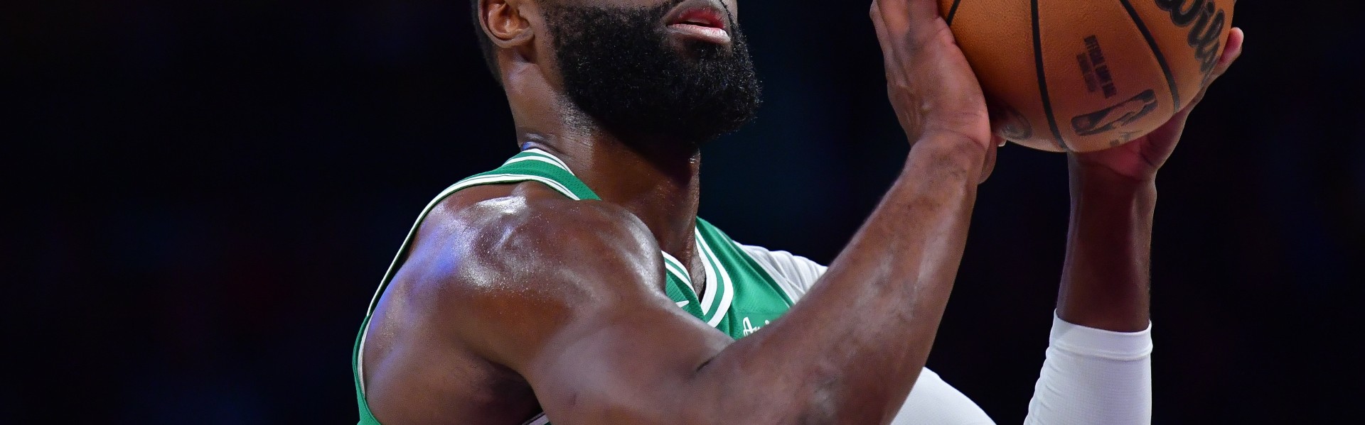 开云体育下载网址-怒喷裁判遭驱逐！杰伦·布朗发推：这就是我一直说的那些烂事