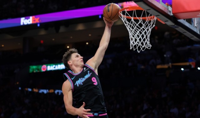 开云体育下载网址-拉松谈与德罗赞冲突：啥也没说也没挑事 只是把他说的回敬他一下