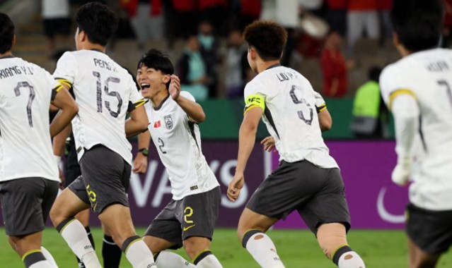 开云体育下载网址-国足3-0大胜越南！看看更衣室都如何庆祝，安东尼奥直接跳上桌子